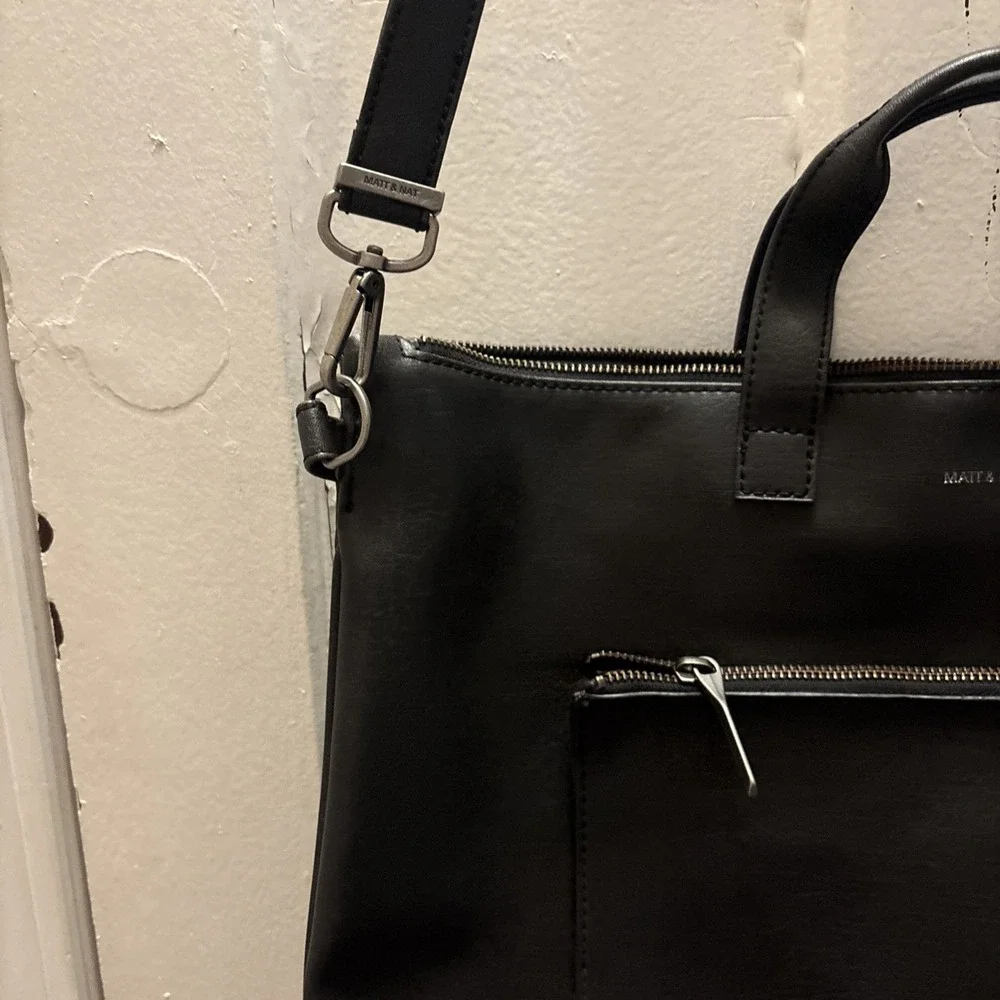 Matt And Nat Large Black Vegan Leather Tote Bag With Carrying Strap Euc‎